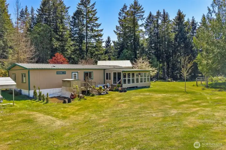 Sunny and level lot