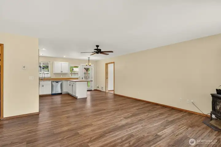 Eat-in kitchen