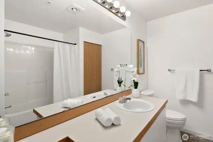 Full bathroom near the main living spaces, close to the bedroom/office.