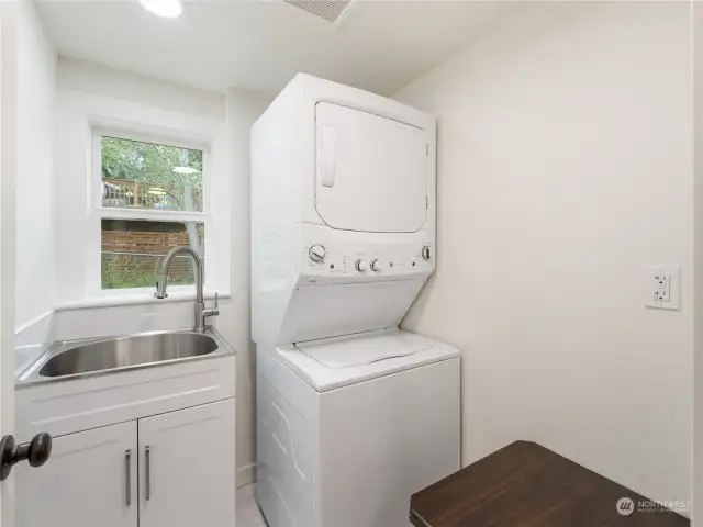 Laundry room w/deep sink