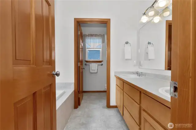 5 piece primary suite.....dual sinks and tub....shower and toilet in the water closet.