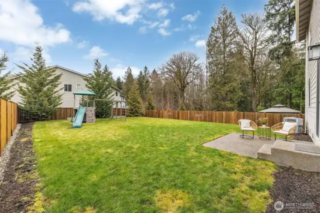 Huge fully fenced flat lawn