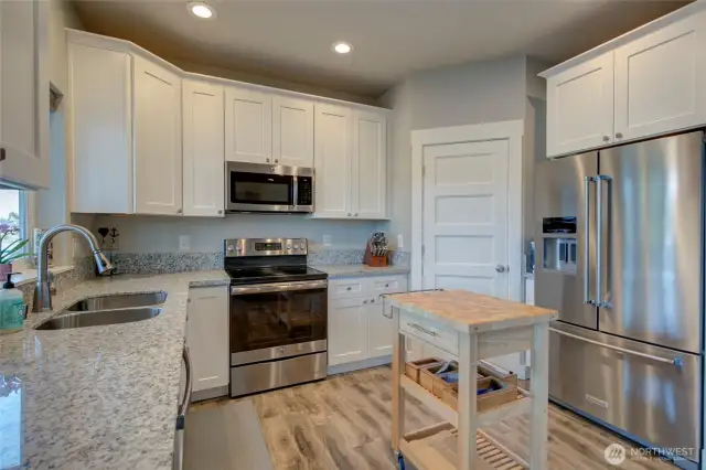 There is also a corner pantry.