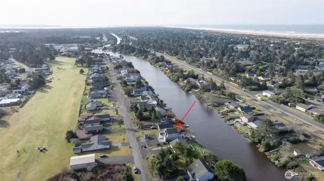 Equally close to the ocean beaches, downtown shopping and dining.