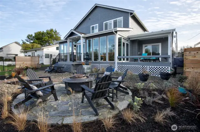 This beautiful home is ready for new occupants to come enjoy all it has to offer!