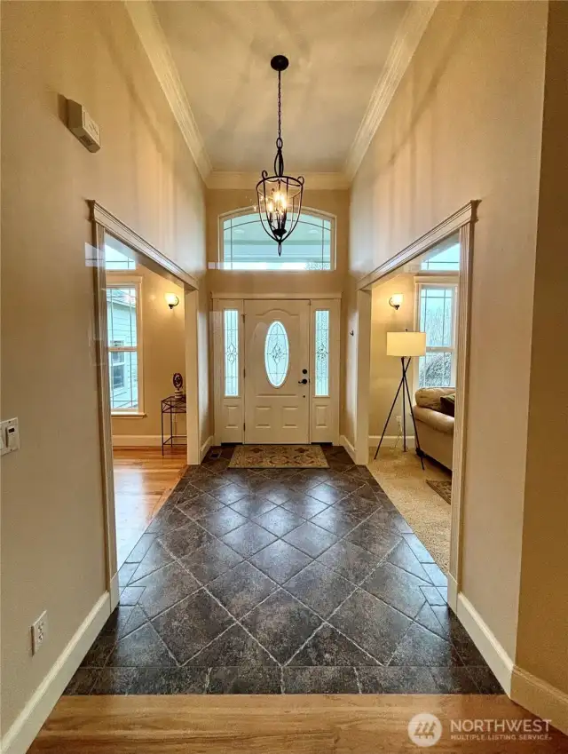 Tall ceilings makes the entrance feel special!