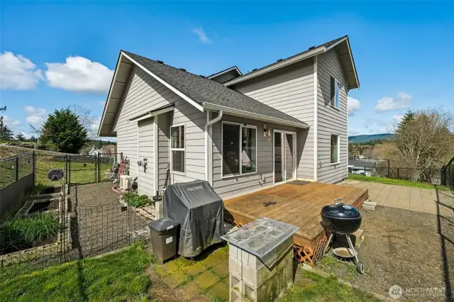 Step outside and you’ll find a backyard that’s all about easy living. The side garden area is neatly edged with concrete blocks and gravel—perfect for low-maintenance landscaping. And don’t miss the backyard deck off the slider, with an extended paver patio that’s just begging for your BBQ setup, garden party, or quiet morning coffee.