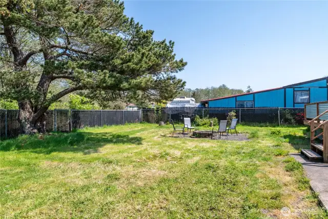 Fully fenced yard....