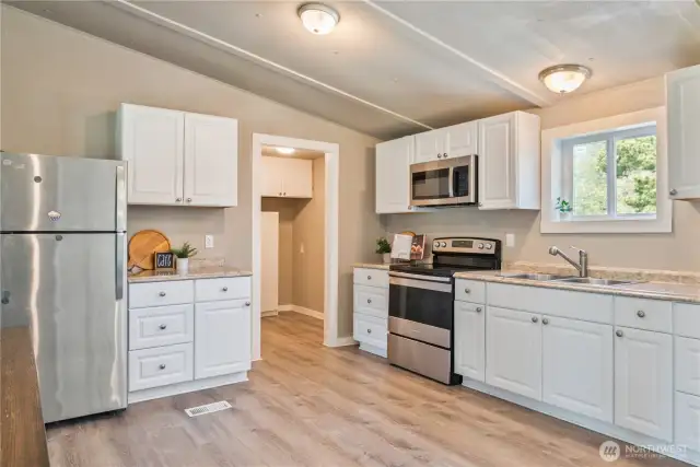 Spacious kitchen!