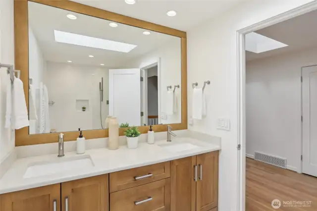 Wonderful full bathroom shared with the other bedrooms on the upper level.