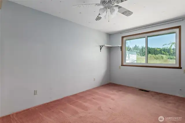 Guest bedroom 1