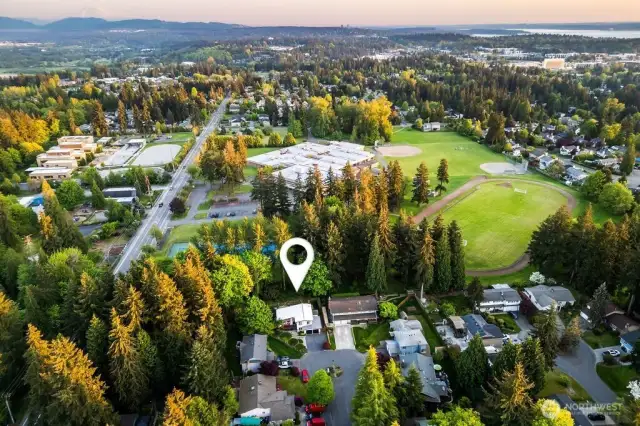 Perfect location to schools, tennis courts, pool and a 10 minute walk to the wineries