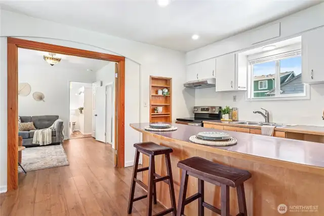 Enjoy casual dining at the kitchen’s eating bar, perfectly designed for bar stools.