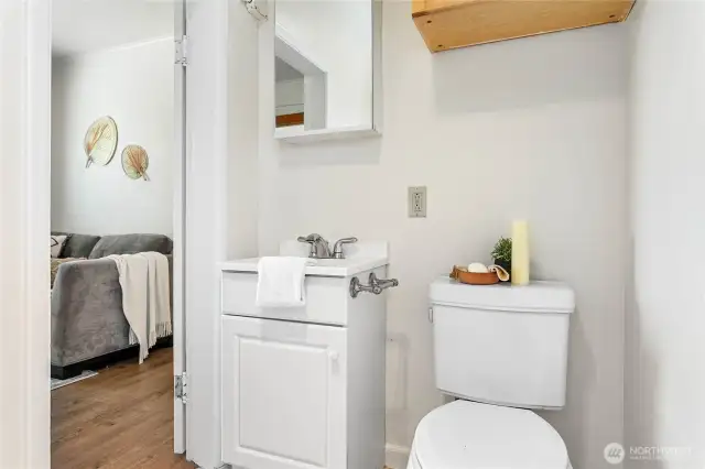Simple, clean 3/4 bath