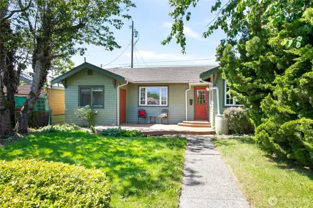 Adorable patio perfect for soaking up the sun, grilling, or enjoying your morning coffee.