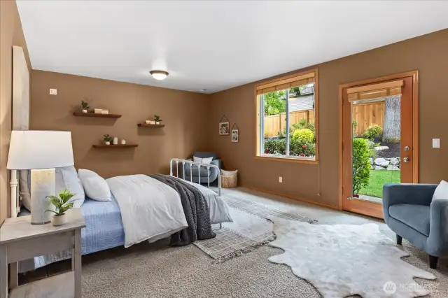 Oversized bonus room on main - potential for  6th bedroom or game room