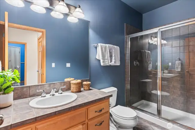 Main floor 3/4 bath