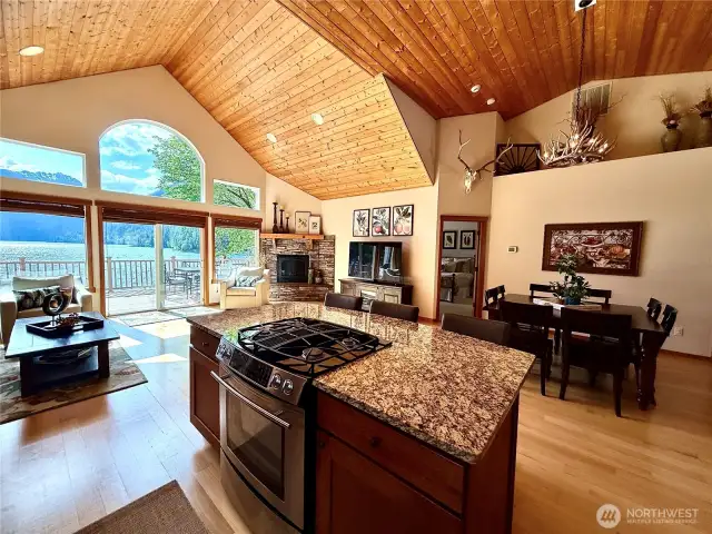 Chef's dream w/ gas stovetop and two ovens!!