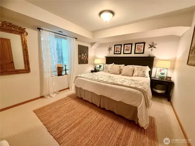 3rd bedroom or den/office w/ large walk-in closet.