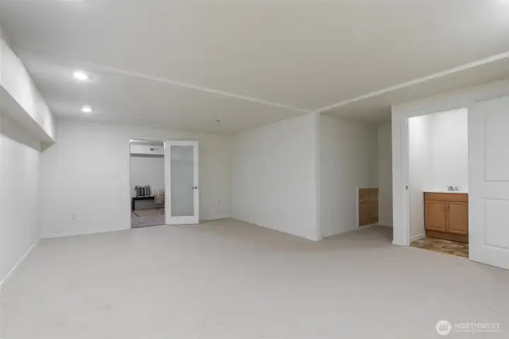 ...or trivia & game enthusiasts. Attached 1/2 bath and easy to access.