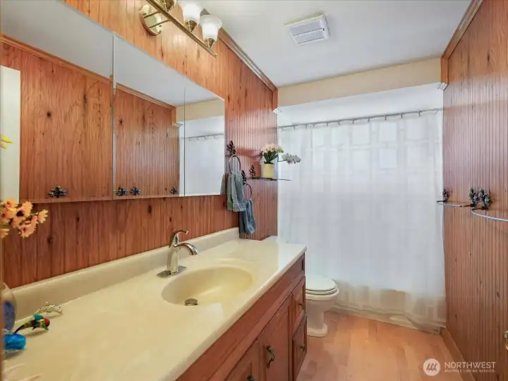 Full bath on main
