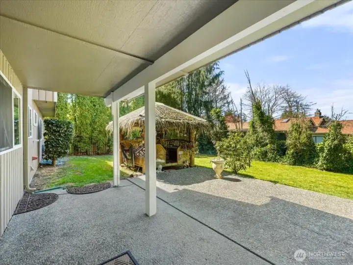 Covered patio in back