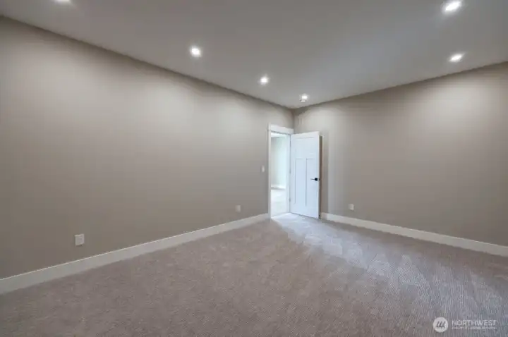 Bonus Room dimensions 12.5x16.5