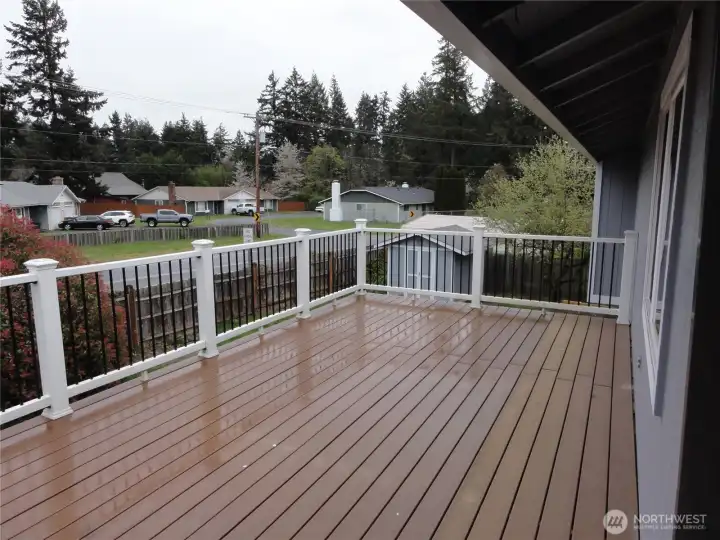 Deck off eating area. Deck off eating area.