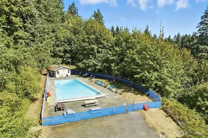 Community pool