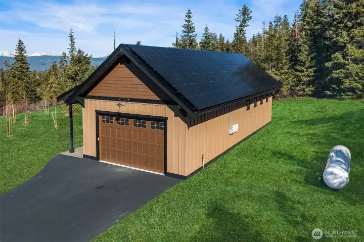 Detached garage