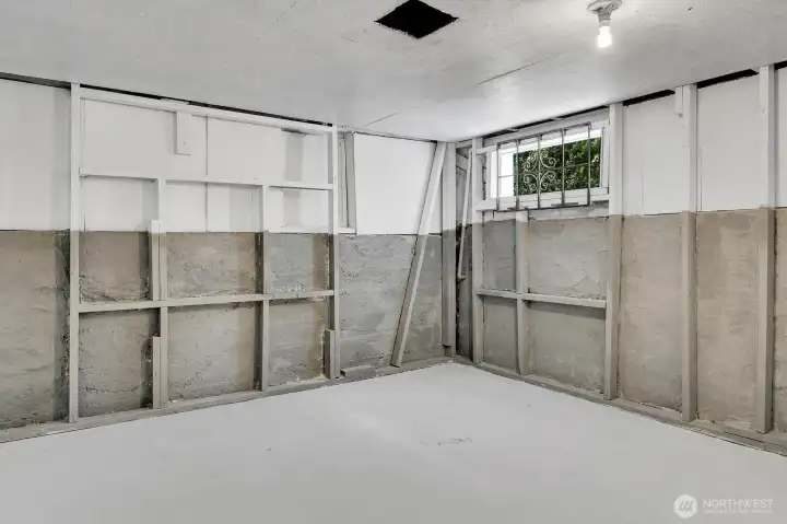 Unfinished room in the SE corner of the basement