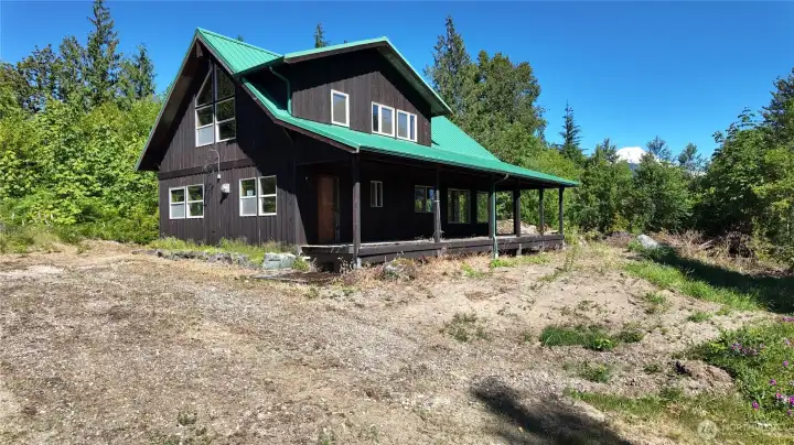 This cabin is ready for new owners to bring it back to it's full potential.