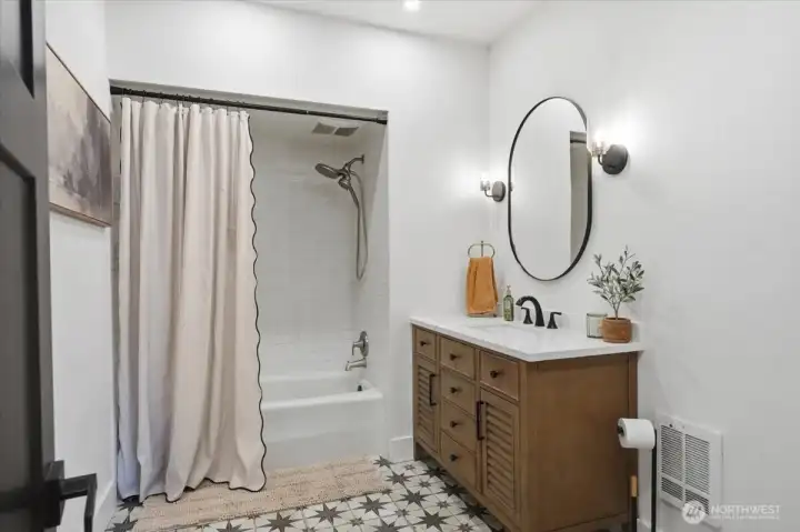 Full Bath Full Bath