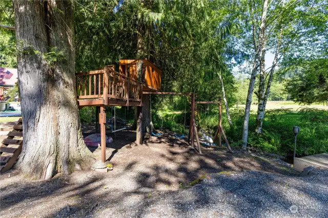 State of the art tree house and play area!