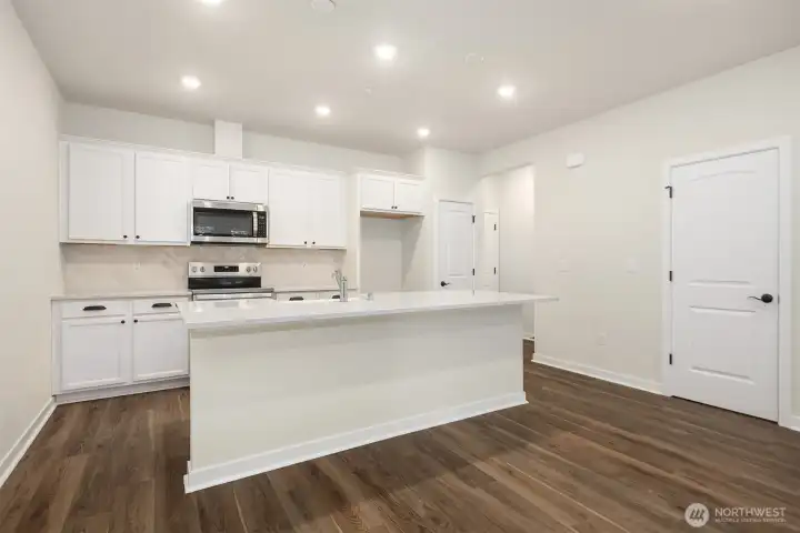 Island kitchen, frig to be included