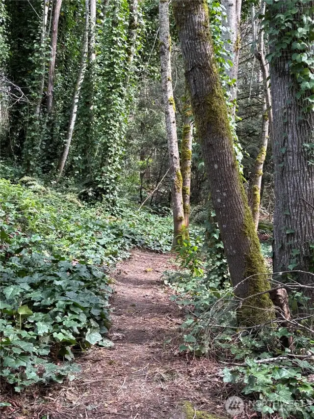 The community even has hiking trails!