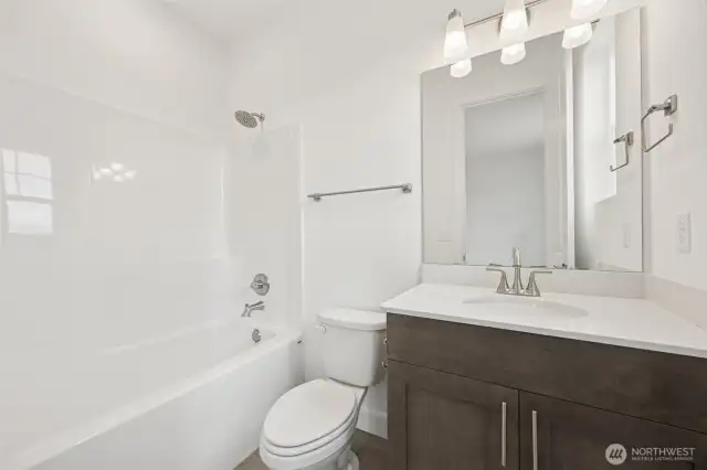 Bath in secondary bedroom