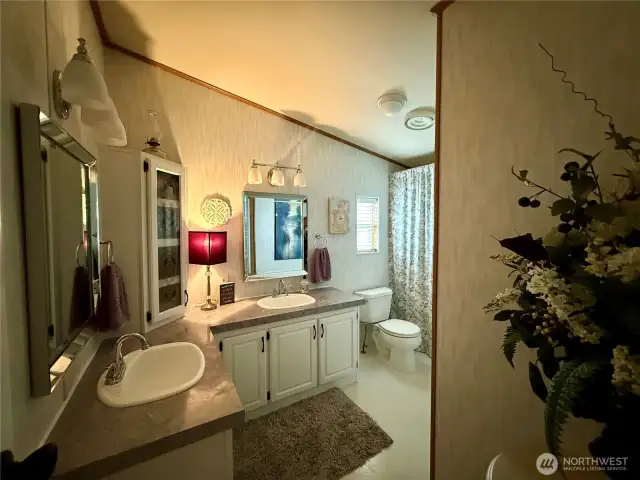 2nd Bathroom