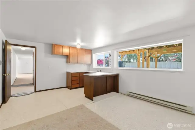 Downtstairs Apartment w/ kitchenette