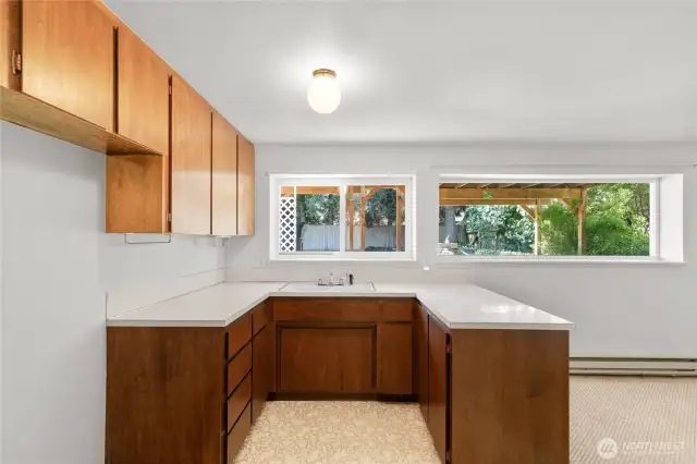 Downtstairs Apartment w/ kitchenette