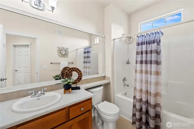 Full Guest Bathroom
