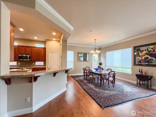 Formal Dining with View and Eating Bar