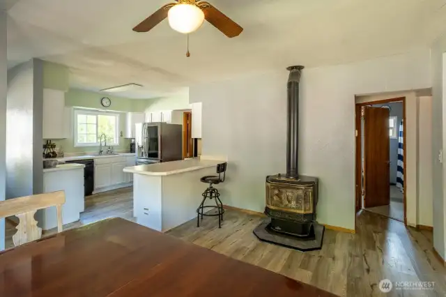 Free-standing stove