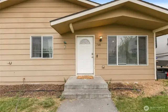 photos have been photoshopped to remove tenant items.