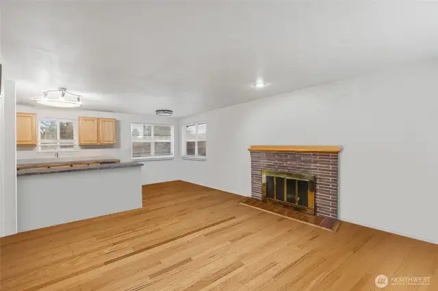 photos have been photoshopped to remove tenant items.