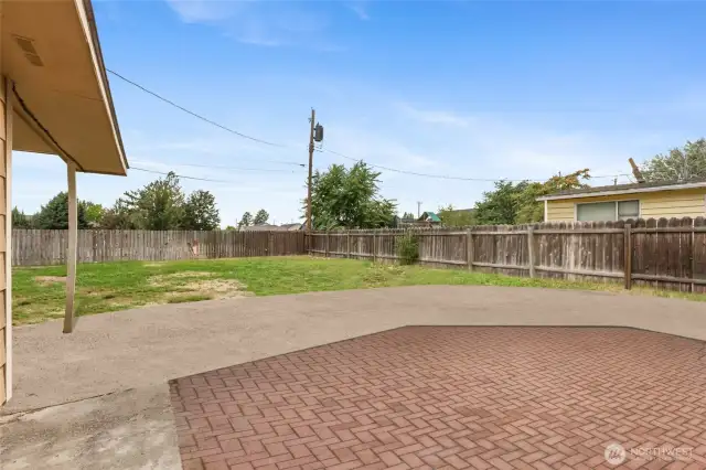photos have been photoshopped to remove tenant items.