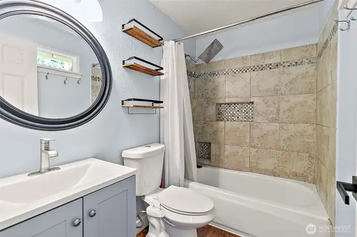 primary bedroom ensuite.