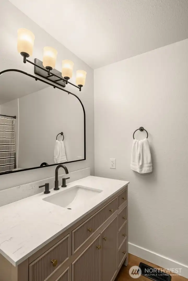 Main Full Hallway Bathroom