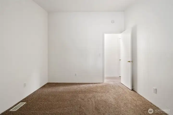 Bedroom (without virtual staging)