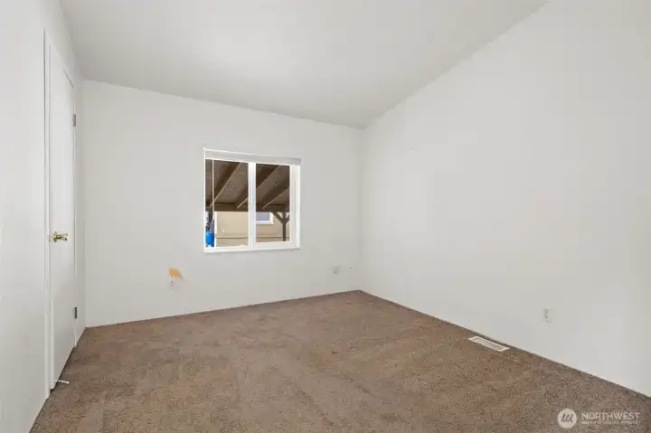 Bedroom (without virtual staging)